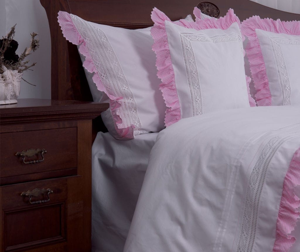 begin slogan kiezen Lenjerie de pat din bumbac 100%, alb cu roz, cu dantelă și volănașe –  LNJ-47 – ArtDecor
