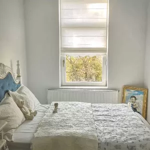Stor roman, culoare albă, cu ciucuri