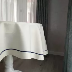 Față de masă cu dungă decorativă