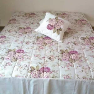 Set cuvertura pentru pat quiltuita și două perne decorative, imprimeu floral