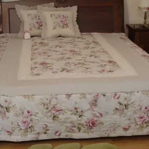 Set cuvertură matlasată și două perne decorative, imprimeu floral