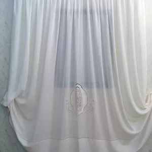 Perdea pentru dormitor sau living cu broderie aplicată