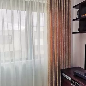 Draperie cu imprimeu floral auriu