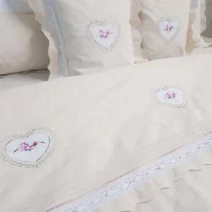Lenjerie de pat crem cu chenar și inimioară brodate