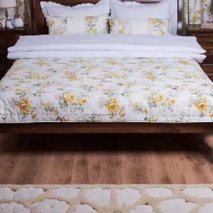 Set cuvertură pentru pat quiltuită și două perne decorative crem-galben, imprimeu floral