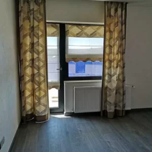 Stor roman, culoare natur, combinație de două materiale