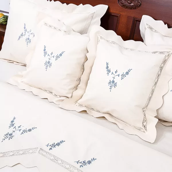Lenjerie de pat cu broderie flori albastre - imagine 3