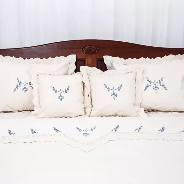 Lenjerie de pat cu broderie flori albastre - imagine 4