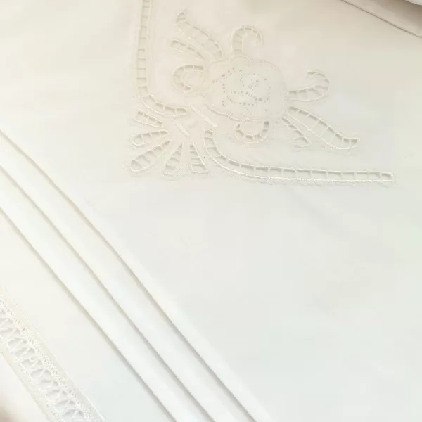 Lenjerie cu broderie spartă - imagine 8