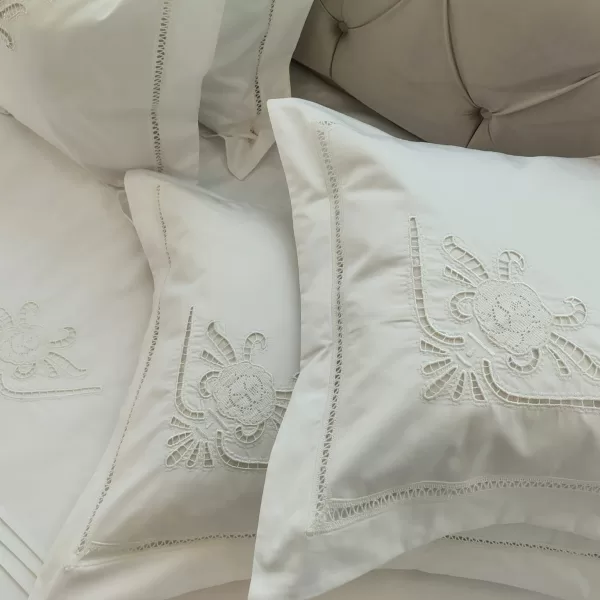 Lenjerie cu broderie spartă - imagine 4