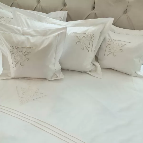 Lenjerie cu broderie spartă - imagine 3