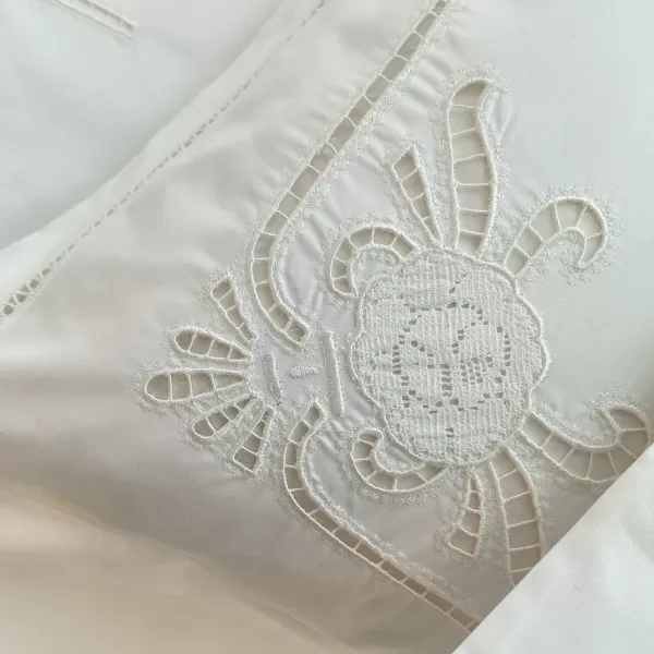 Lenjerie cu broderie spartă - imagine 5