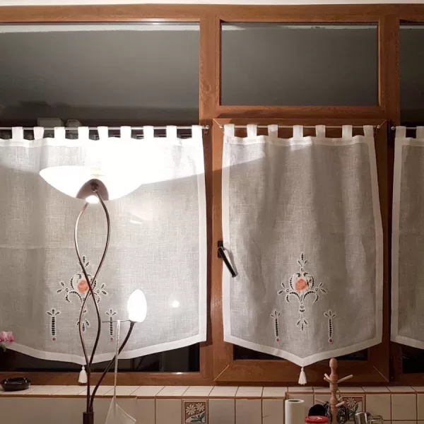 Perdea bucătărie cu broderie crin