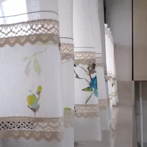 Perdea bucătărie cu broderie flori de măr