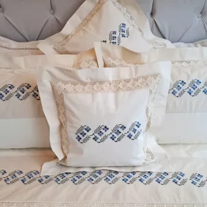 Lenjerie de pat dublu cu broderie flori albastre și dantelă